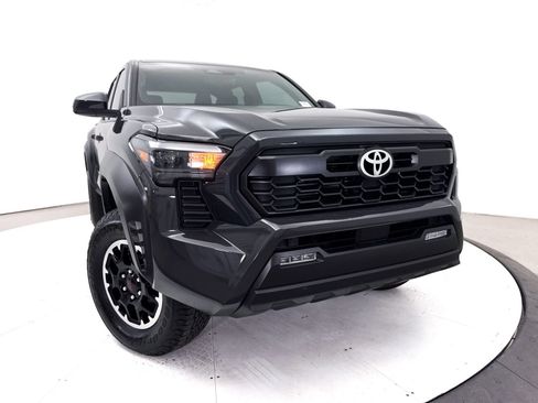 Used 2025 Toyota Tacoma TRD Off-Road AWD/4WD image 5