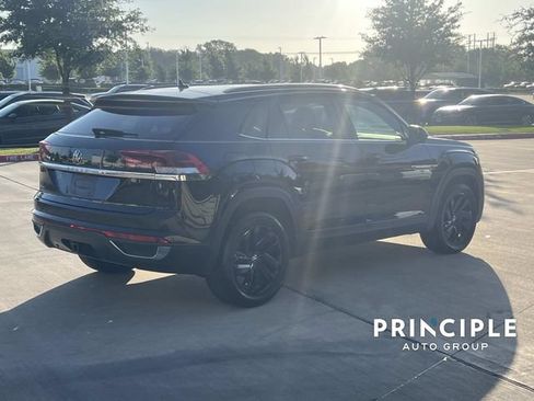 Used 2023 Volkswagen Atlas Cross Sport SE w/ Panoramic Sunroof Package FWD image 10