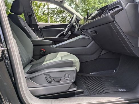 Used 2025 Audi Q5 Premium image 3