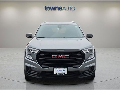 Used 2023 GMC Terrain SLE w/ Driver Convenience Package image 8