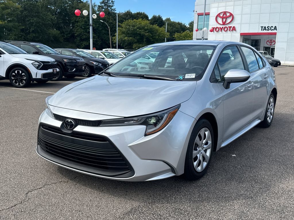 Used 2024 Toyota Corolla LE FWD image 3