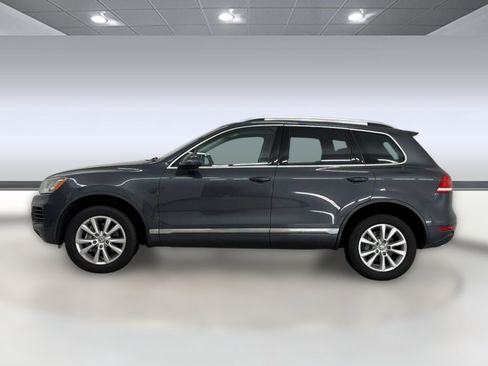 Used 2014 Volkswagen Touareg Sport AWD/4WD image 2
