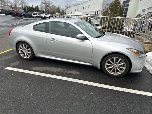 Used 2011 INFINITI G37 Journey w/ Premium Pkg image 2