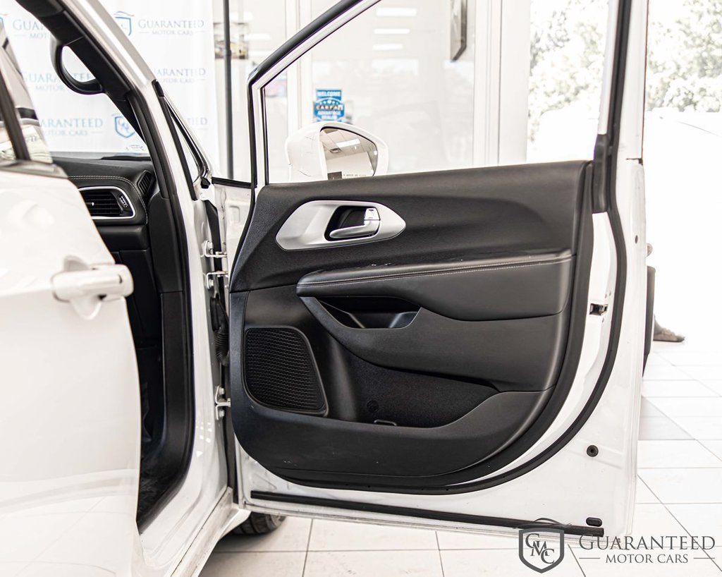 Used 2022 Chrysler Pacifica Touring-L w/ S Appearance Package FWD image 38