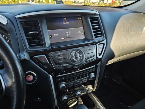 Used 2019 Nissan Pathfinder SV image 33