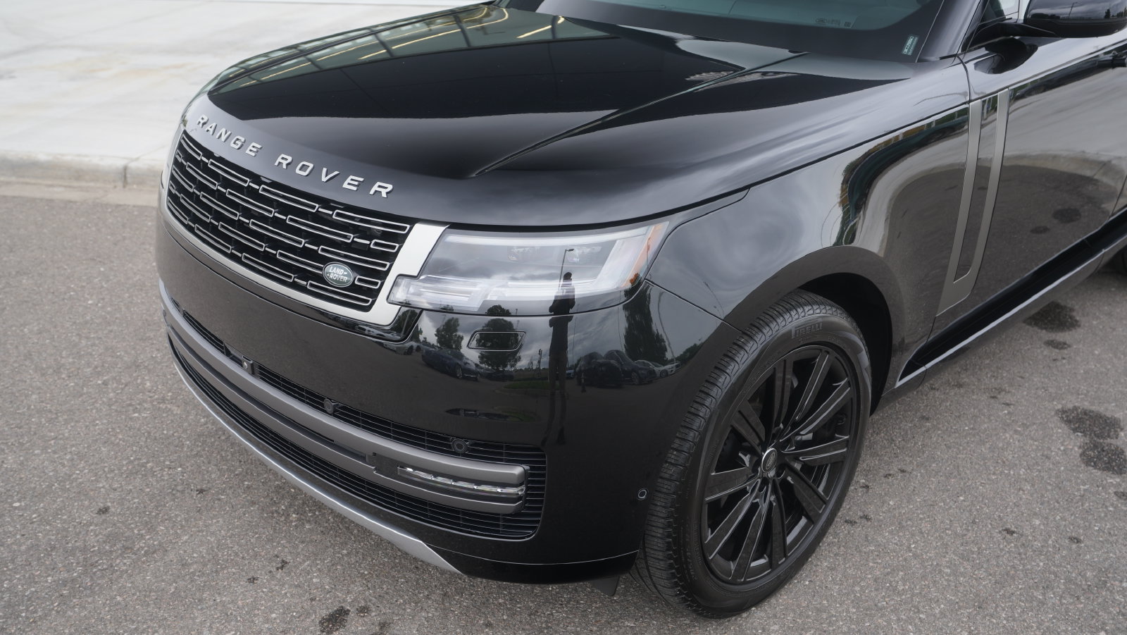 Used 2025 Land Rover Range Rover SE AWD/4WD image 23
