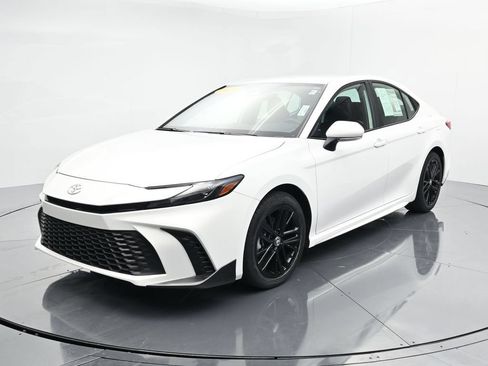 Used 2025 Toyota Camry SE w/ Convenience Package FWD image 4