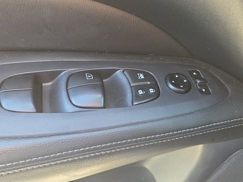 Used 2018 Nissan Pathfinder S FWD image 36