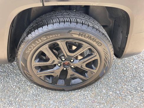 Used 2018 Jeep Renegade Altitude w/ UConnect 8.4 Nav Group AWD/4WD image 28