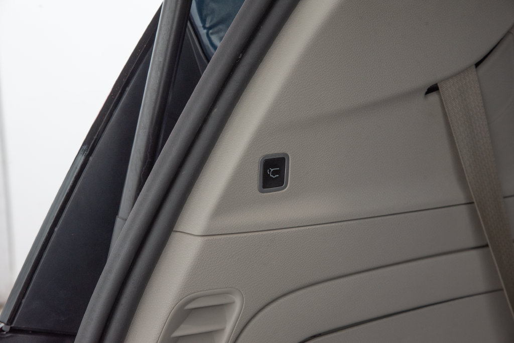 Used 2024 Chrysler Pacifica Limited FWD image 16