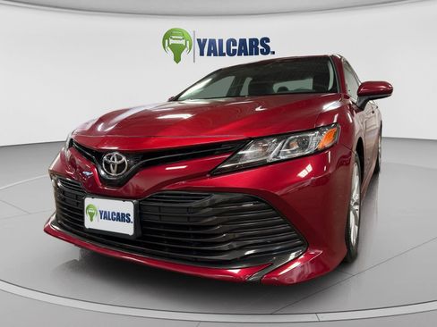 Used 2018 Toyota Camry LE FWD image 9