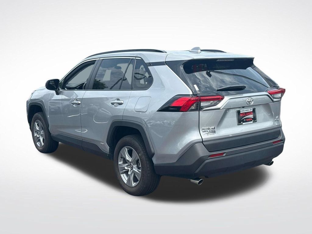 Used 2025 Toyota RAV4 LE AWD/4WD image 6