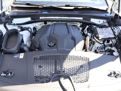 New 2026 Porsche Macan AWD/4WD image 28