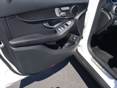Used 2022 Mercedes-Benz GLC 300 4MATIC image 4