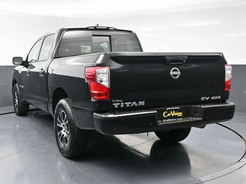 Used 2023 Nissan Titan SV image 7