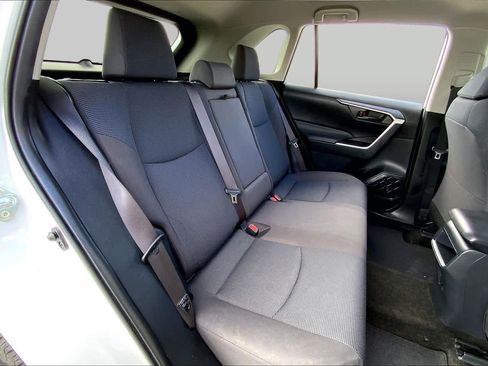 Used 2019 Toyota RAV4 LE FWD image 19