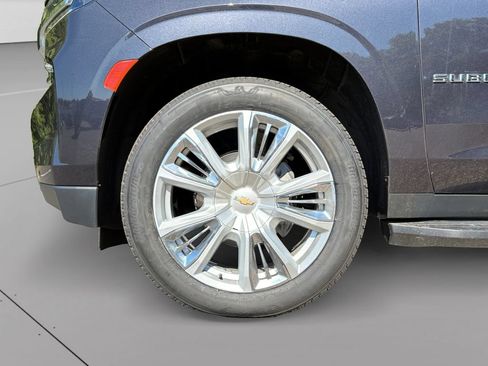 Used 2023 Chevrolet Suburban High Country AWD/4WD image 11
