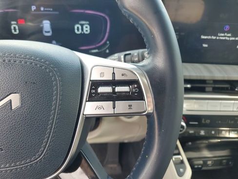 Used 2024 Kia Telluride EX w/ EX Captain's Chair Package image 18