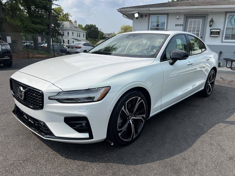 Used 2024 Volvo S60 B5 Plus FWD image 3