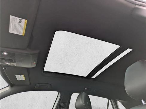 Used 2021 Volkswagen Atlas Cross Sport SE w/ Panoramic Sunroof Package image 21