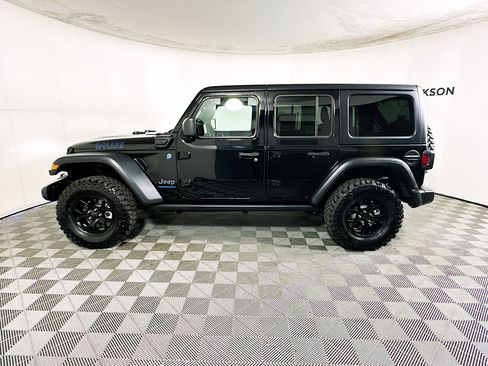 Used 2025 Jeep Wrangler Willys image 6