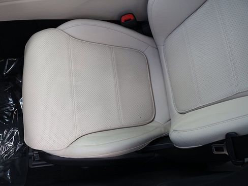 Used 2023 Mercedes-Benz C 300 Sedan w/ Exclusive Trim Package image 34