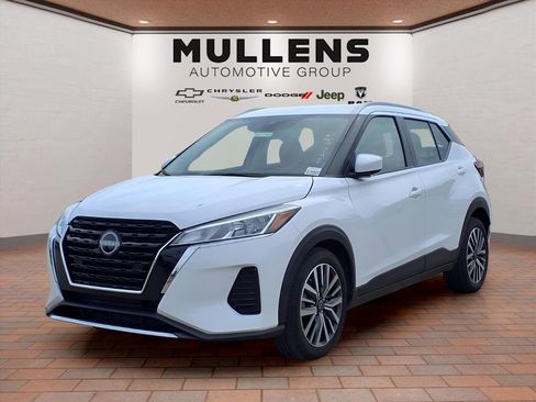Used 2023 Nissan Kicks SV FWD image 1