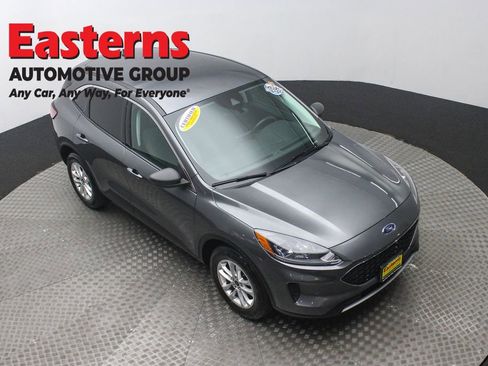 Used 2022 Ford Escape SE w/ Cold Weather Package image 3
