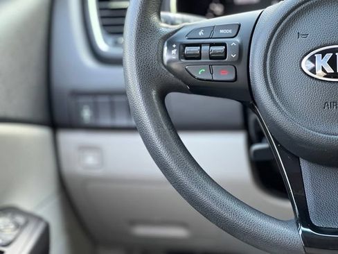 Used 2016 Kia Sedona L FWD image 31