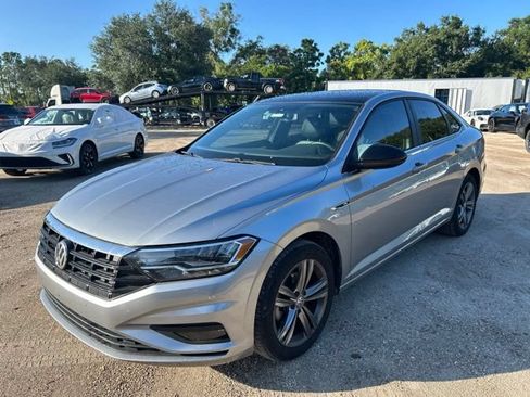 Used 2019 Volkswagen Jetta R-Line w/ R-Line Cold Weather Package FWD image 2