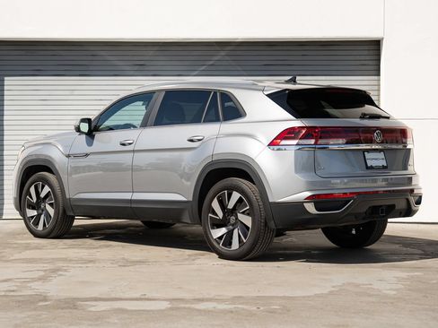 Used 2025 Volkswagen Atlas Cross Sport SE AWD/4WD image 3