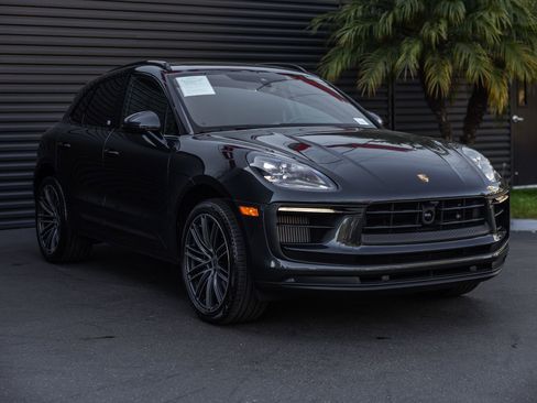 Certified 2025 Porsche Macan S image 6