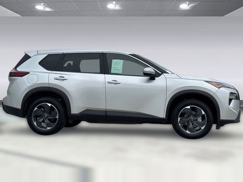 Used 2025 Nissan Rogue SV AWD/4WD image 7