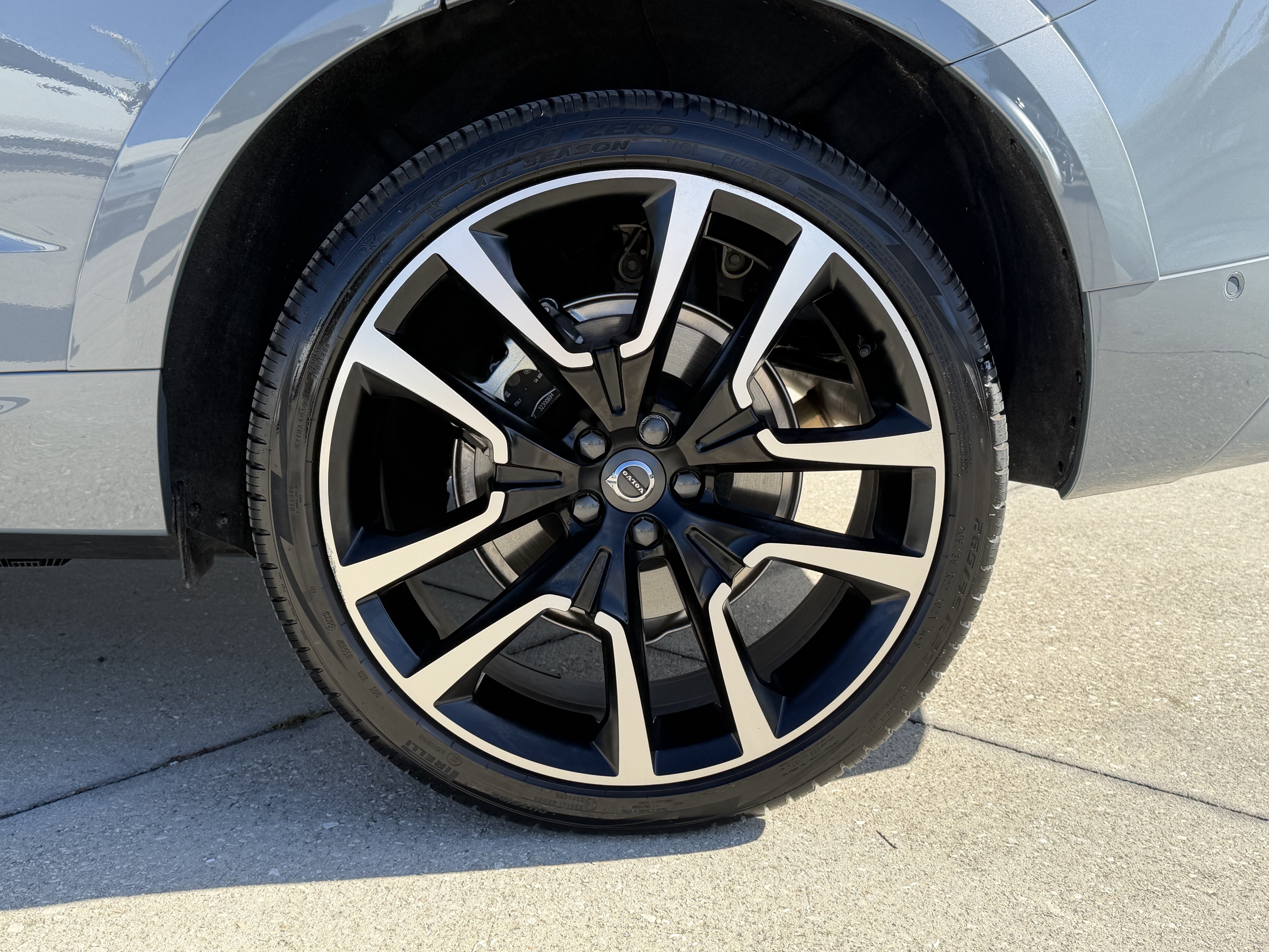 Used 2024 Volvo XC60 T8 Ultimate w/ Protection Package Premier AWD/4WD image 32