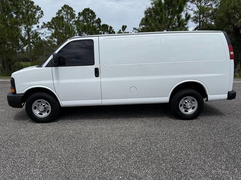 Used 2015 Chevrolet Express 2500 image 2