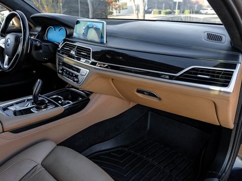 Used 2016 BMW 750i xDrive image 15