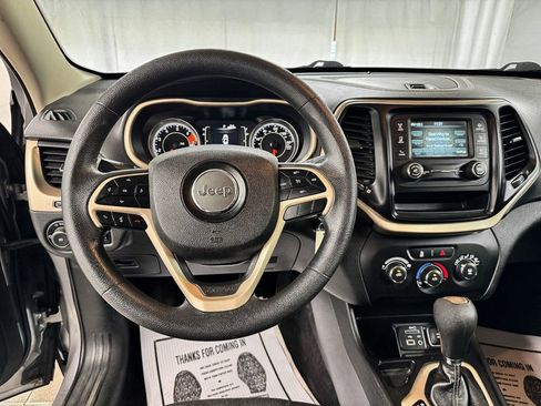 Used 2018 Jeep Cherokee Latitude image 12