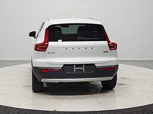 Used 2024 Volvo XC40 B5 Plus AWD/4WD image 7