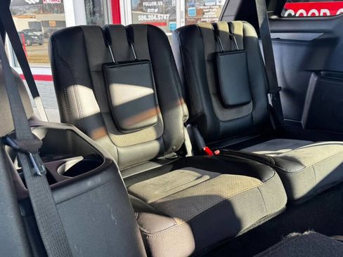 Used 2017 Ford Explorer XLT w/ Equipment Group 202A image 22