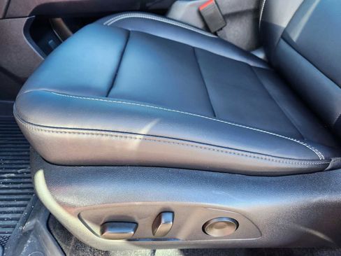 Used 2025 GMC Acadia Elevation w/ Elevation Premium Package image 8