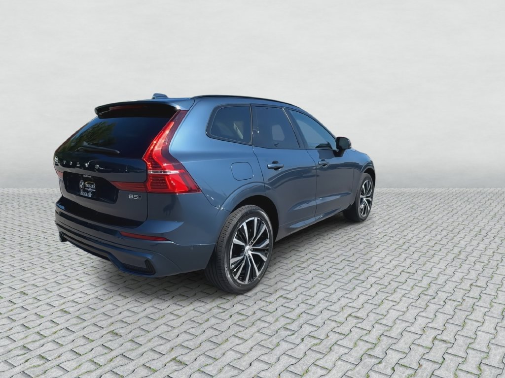 Used 2025 Volvo XC60 B5 Plus AWD/4WD image 8