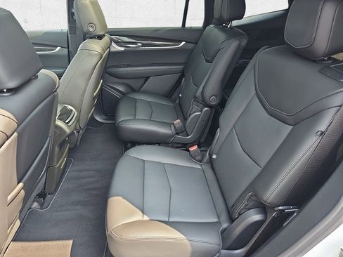 Used 2025 Cadillac XT6 Sport w/ Technology Package image 16