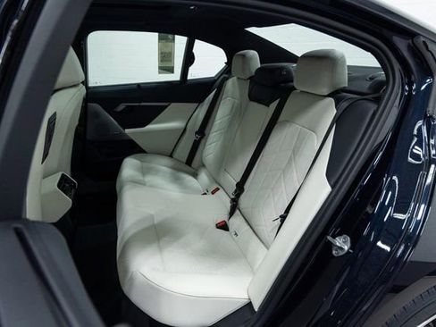New 2026 BMW 540i xDrive image 25