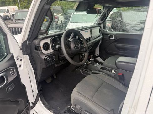 Used 2024 Jeep Wrangler Unlimited w/ Convenience Group AWD/4WD image 2