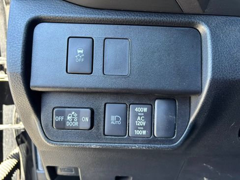 Used 2022 Toyota Tacoma TRD Off-Road AWD/4WD image 15