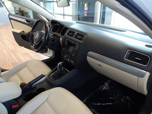 Used 2017 Volkswagen Jetta SE FWD image 13