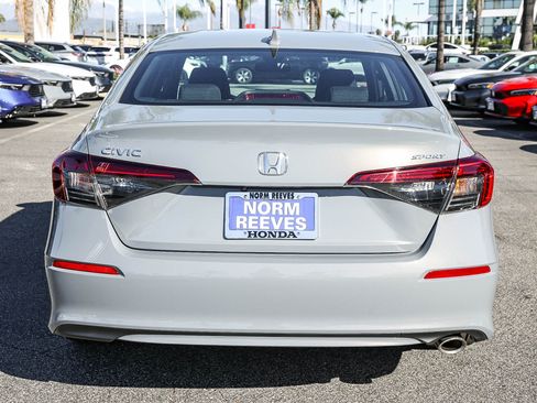 Used 2025 Honda Civic Sport image 9