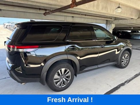 Used 2025 Nissan Pathfinder S FWD image 17