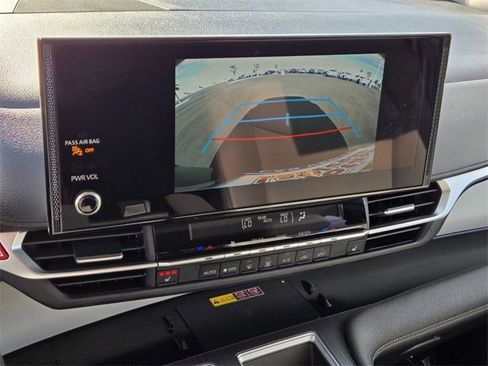 Used 2025 Toyota Sienna XLE image 25