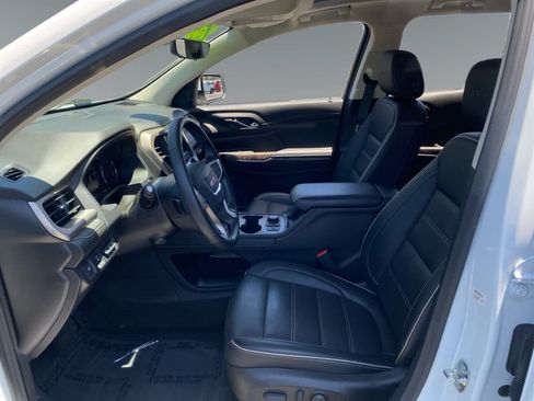 Used 2023 GMC Acadia Denali w/ Denali Ultimate Package FWD image 9